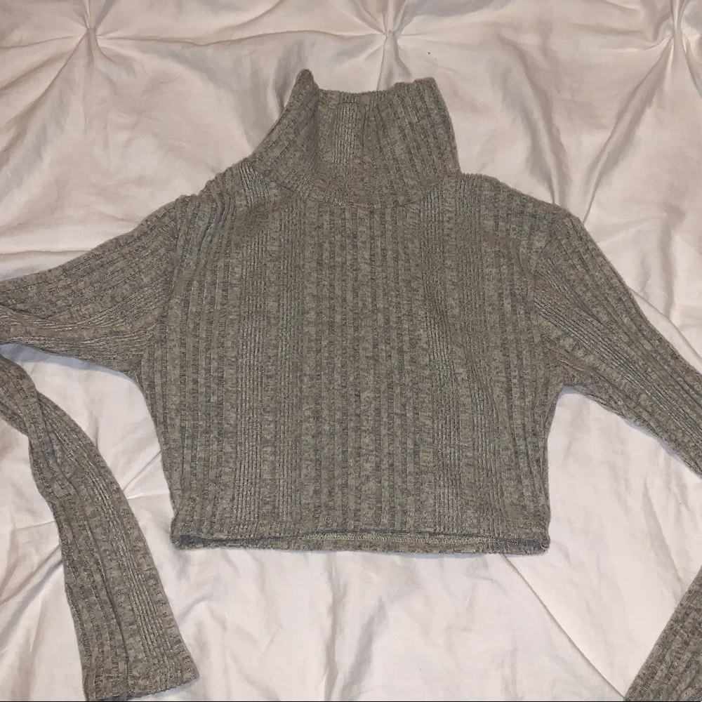 Gray Very VERY cropped top!